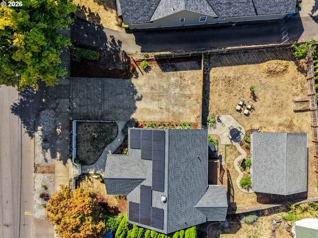 914 PINE St, Silverton, OR 97381