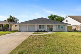 2801 Pickerton Drive, Deer Park, TX 77536