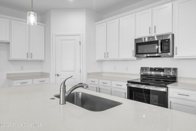 876 Castleford Avenue NE, Palm Bay, FL 32905