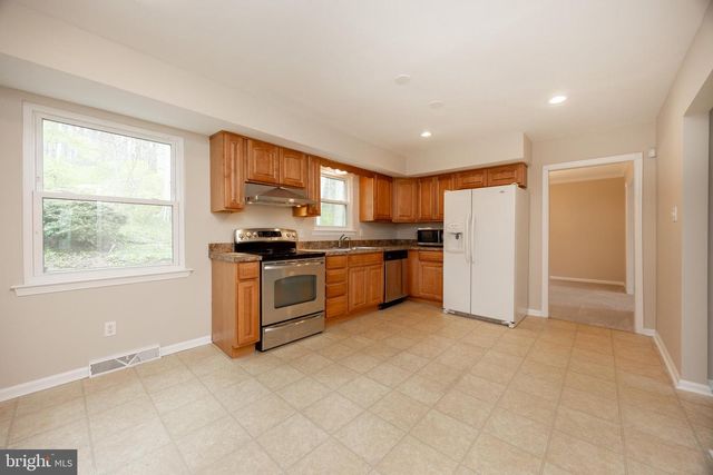 401 BAKER LN, Coatesville, PA 19320