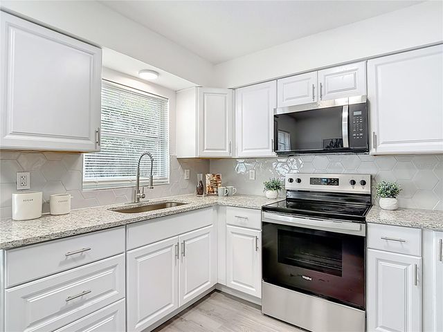 10017 N HARTTS DRIVE, Tampa, FL 33617