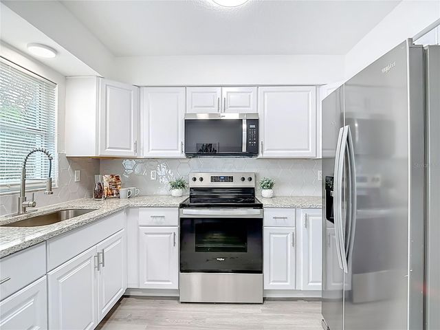 10017 N HARTTS DRIVE, Tampa, FL 33617