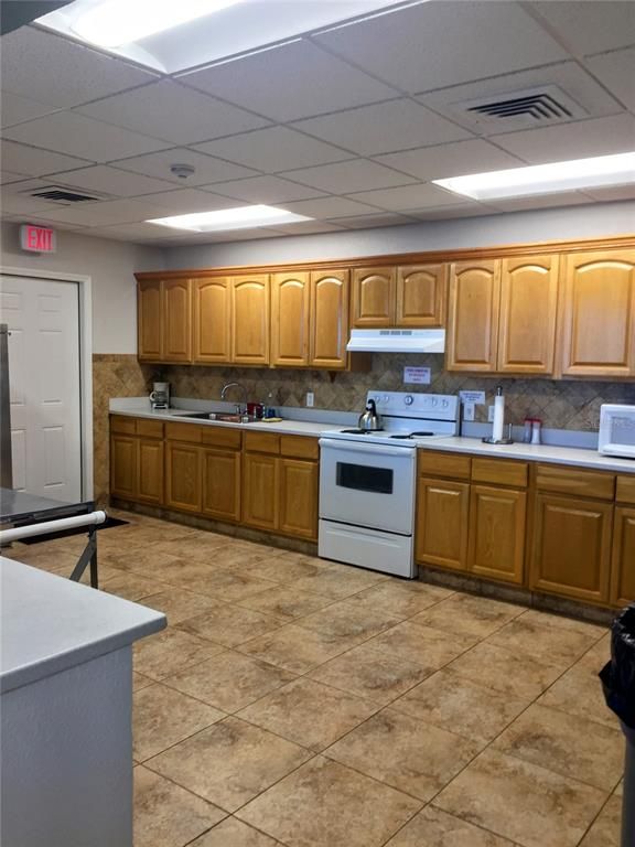 Image 93 of property listing at 1211 TIMBERBROOKE DRIVE, Palm Harbor, FL 34684