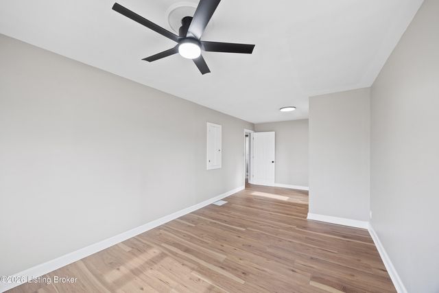 8905 Mapleview Dr, Louisville, KY 40258