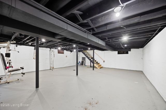 8905 Mapleview Dr, Louisville, KY 40258