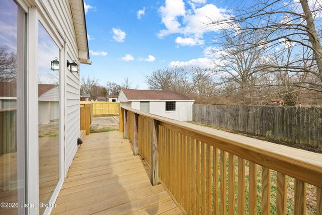 8905 Mapleview Dr, Louisville, KY 40258