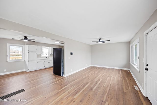 8905 Mapleview Dr, Louisville, KY 40258