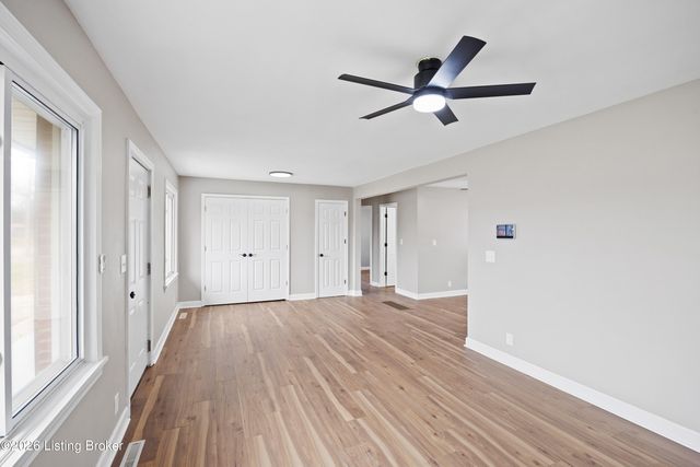 8905 Mapleview Dr, Louisville, KY 40258