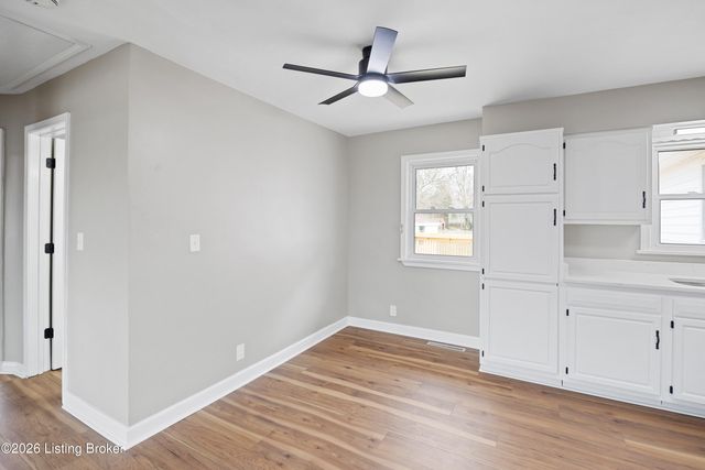 8905 Mapleview Dr, Louisville, KY 40258