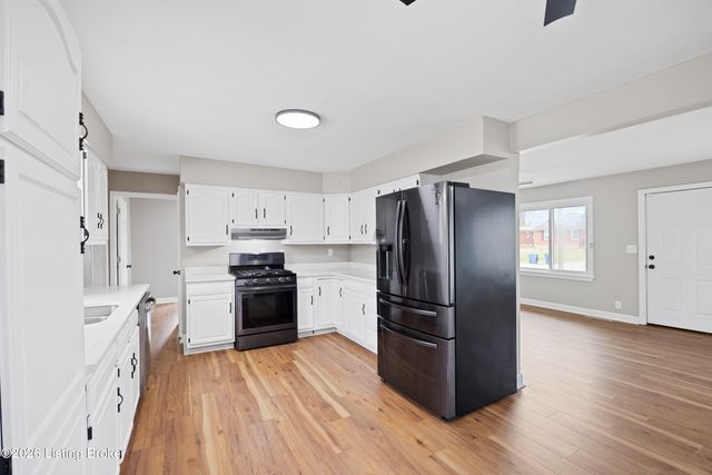 8905 Mapleview Dr, Louisville, KY 40258