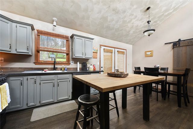 21 Ross Hollow Rd, Plum Boro, PA 15239