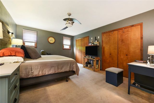 21 Ross Hollow Rd, Plum Boro, PA 15239