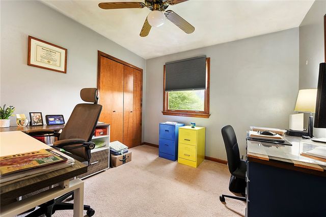 21 Ross Hollow Rd, Plum Boro, PA 15239