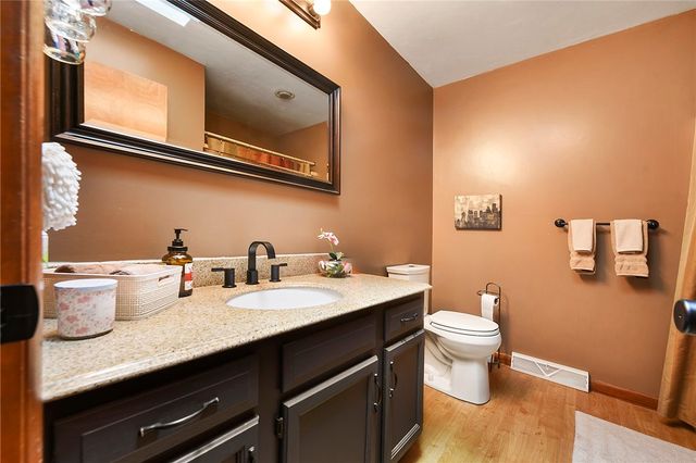 21 Ross Hollow Rd, Plum Boro, PA 15239