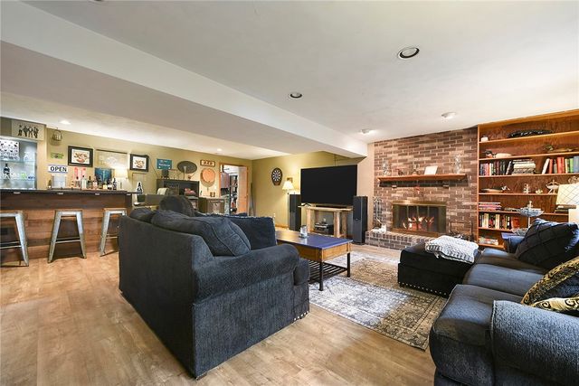 21 Ross Hollow Rd, Plum Boro, PA 15239