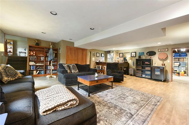21 Ross Hollow Rd, Plum Boro, PA 15239