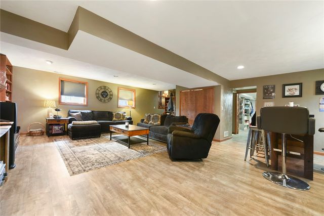 21 Ross Hollow Rd, Plum Boro, PA 15239