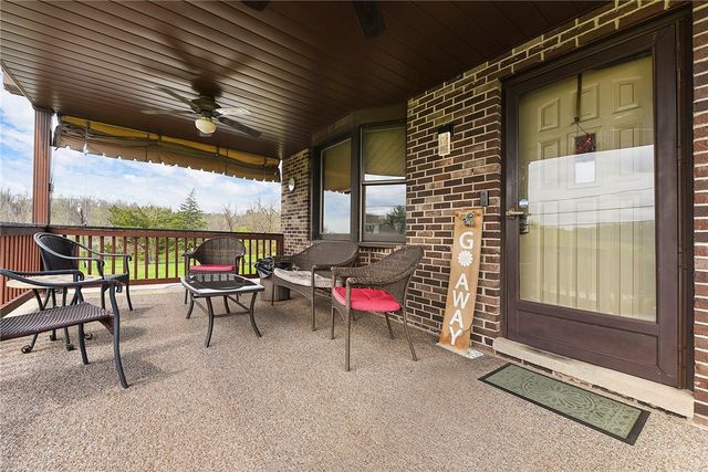 21 Ross Hollow Rd, Plum Boro, PA 15239