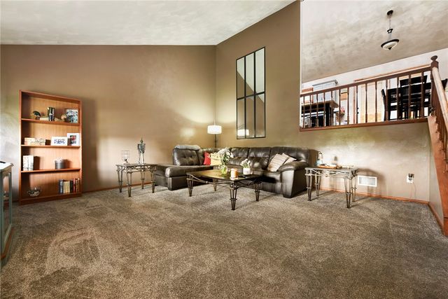 21 Ross Hollow Rd, Plum Boro, PA 15239