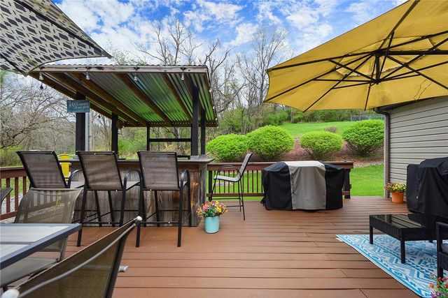 21 Ross Hollow Rd, Plum Boro, PA 15239