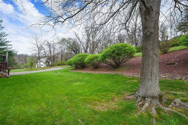 21 Ross Hollow Rd, Plum Boro, PA 15239