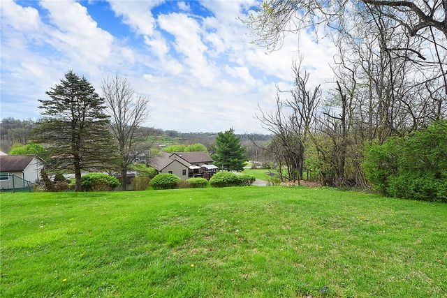 21 Ross Hollow Rd, Plum Boro, PA 15239
