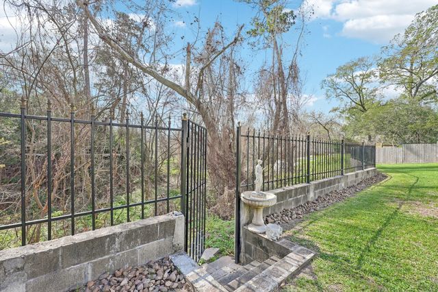 106 Mignon Lane, Houston, TX 77024