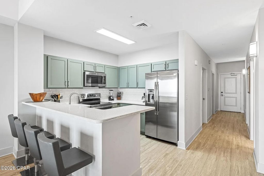 Image 10 of property listing at 15928 Front Beach Road 32302, Panama City Beach, FL 32413