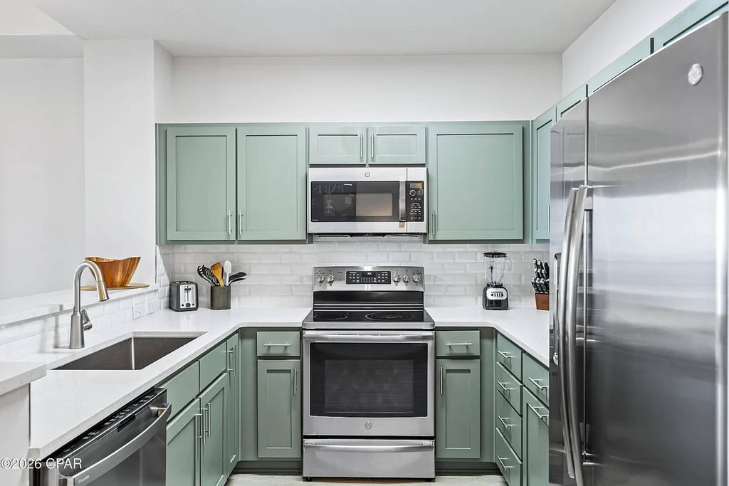 Image 8 of property listing at 15928 Front Beach Road 32302, Panama City Beach, FL 32413