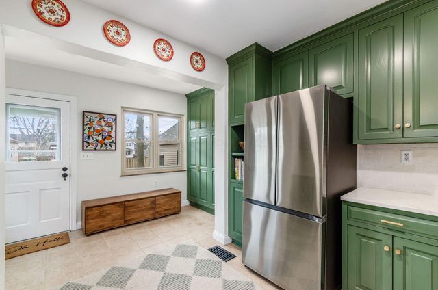 223 W Dunedin Road, Columbus, OH 43214