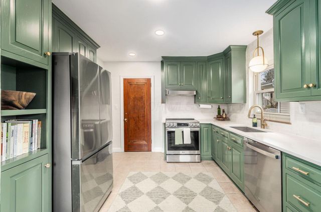 223 W Dunedin Road, Columbus, OH 43214