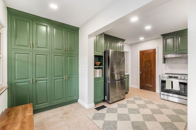 223 W Dunedin Road, Columbus, OH 43214