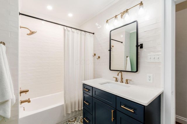 223 W Dunedin Road, Columbus, OH 43214