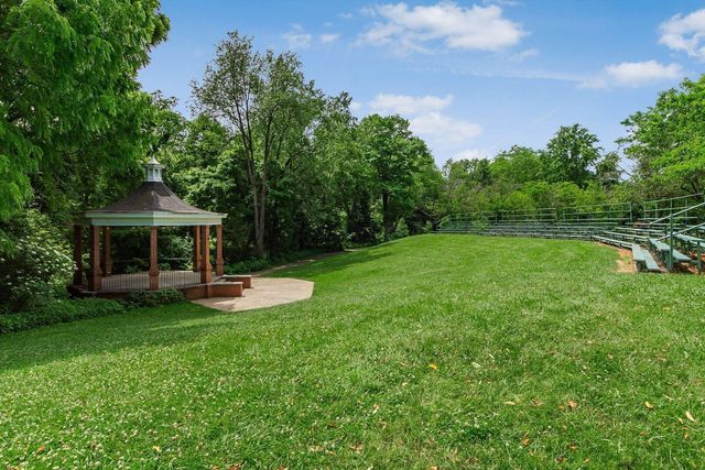 223 W Dunedin Road, Columbus, OH 43214