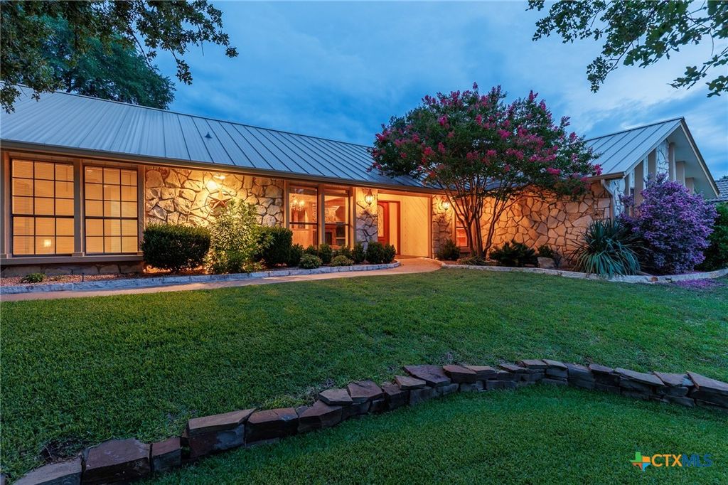 Image 1 of property listing at 2820 Aurora, Horseshoe Bay, TX 78657