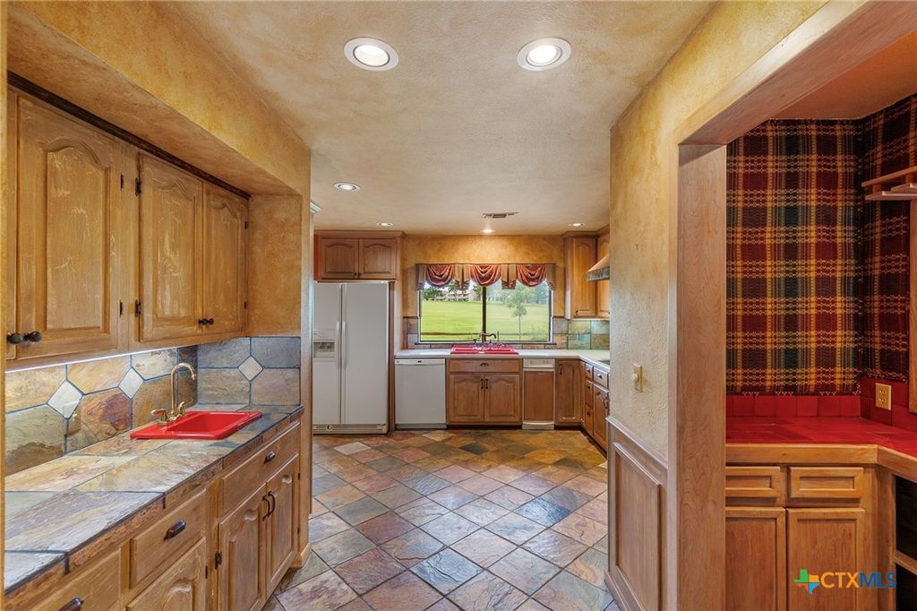 Image 13 of property listing at 2820 Aurora, Horseshoe Bay, TX 78657