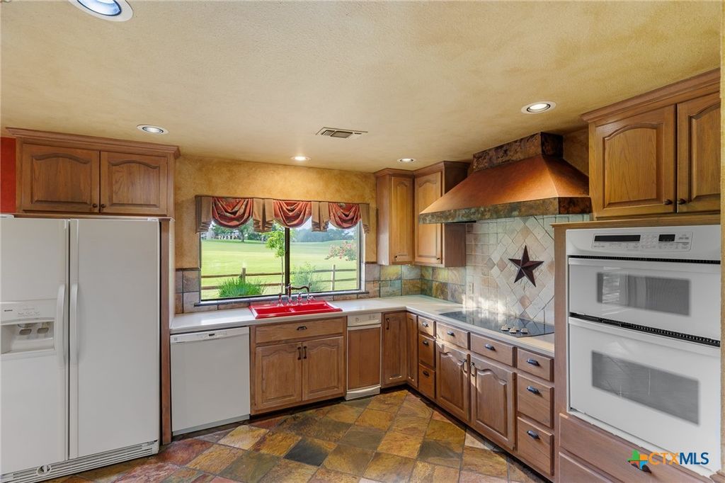 Image 14 of property listing at 2820 Aurora, Horseshoe Bay, TX 78657