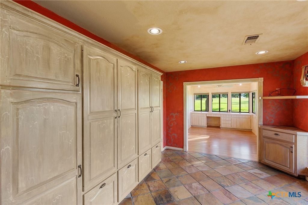 Image 16 of property listing at 2820 Aurora, Horseshoe Bay, TX 78657