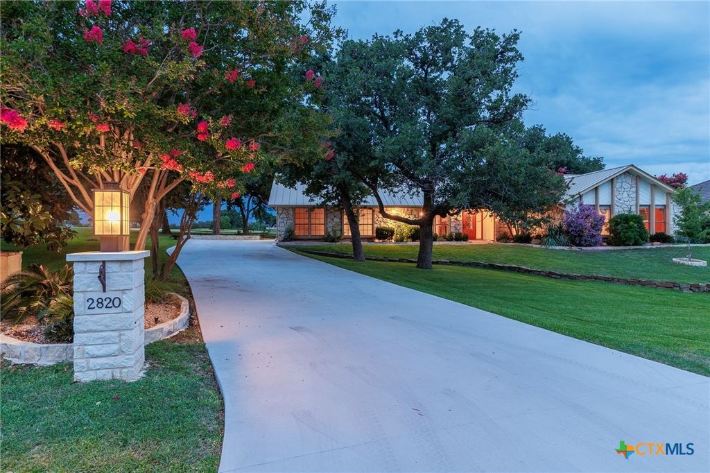 Image 2 of property listing at 2820 Aurora, Horseshoe Bay, TX 78657