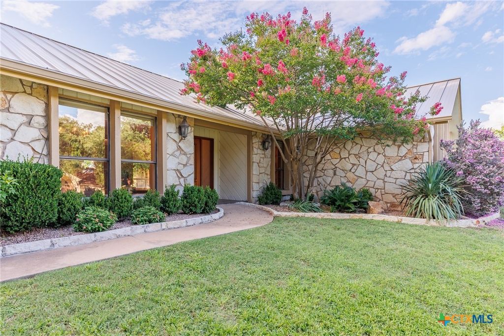Image 6 of property listing at 2820 Aurora, Horseshoe Bay, TX 78657
