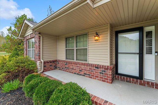 7994 Matterhorn Canyon Road, Caseyville, IL 62232
