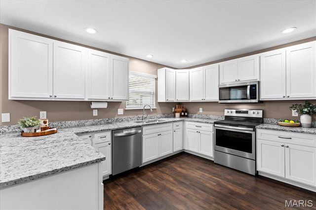 7994 Matterhorn Canyon Road, Caseyville, IL 62232