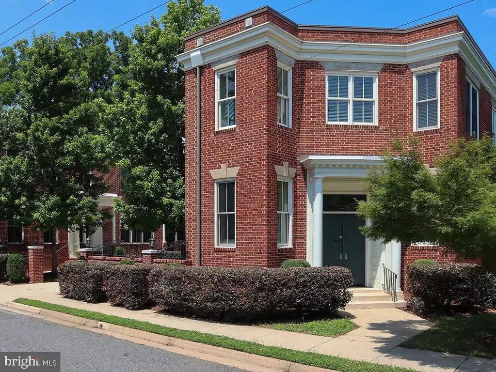 1200 PRINCE EDWARD ST, Fredericksburg, VA 22401