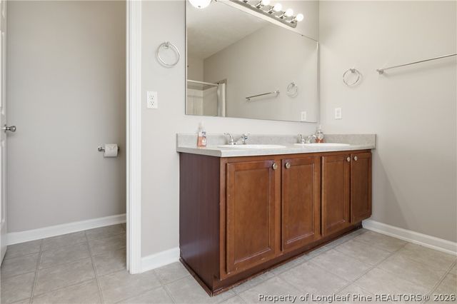 542 Gapway Court, Hope Mills, NC 28348