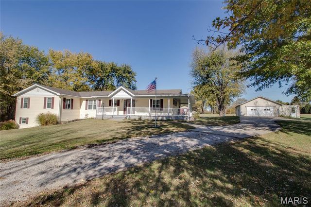 221 E Roosevelt Drive, Moro, IL 62067