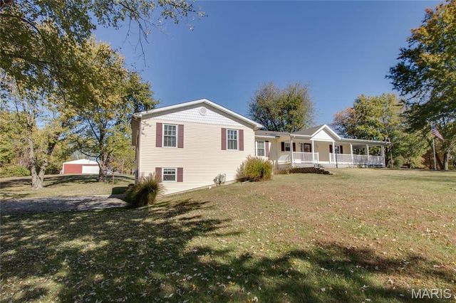 221 E Roosevelt Drive, Moro, IL 62067