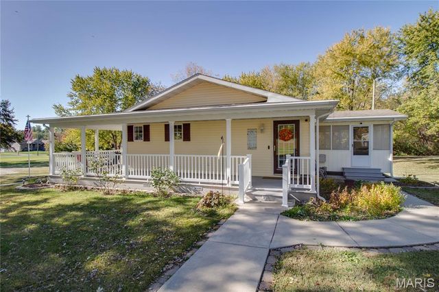 221 E Roosevelt Drive, Moro, IL 62067