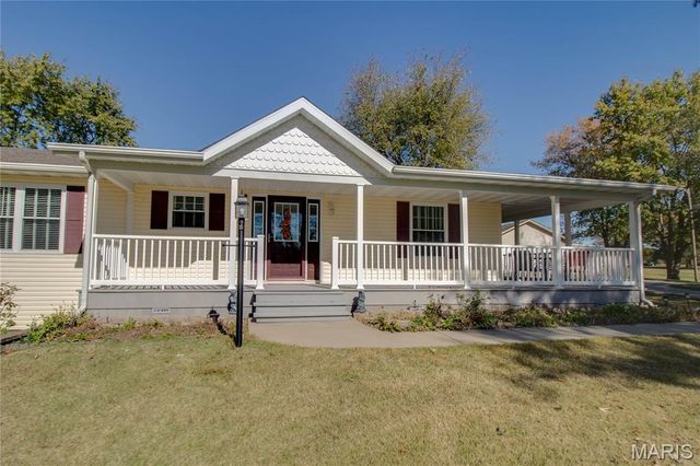 221 E Roosevelt Drive, Moro, IL 62067