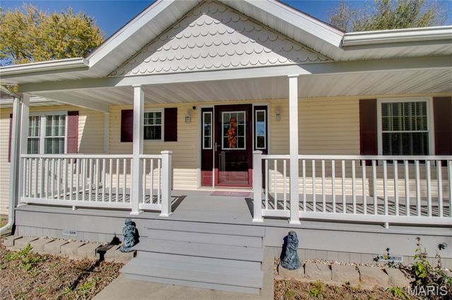 221 E Roosevelt Drive, Moro, IL 62067