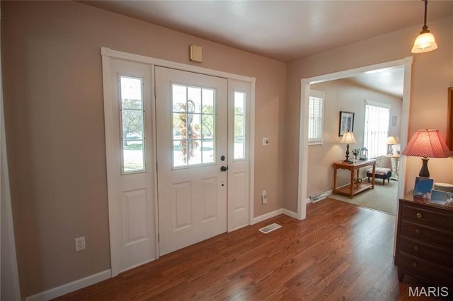 221 E Roosevelt Drive, Moro, IL 62067